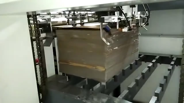 SZ不停機(jī)模切機(jī)